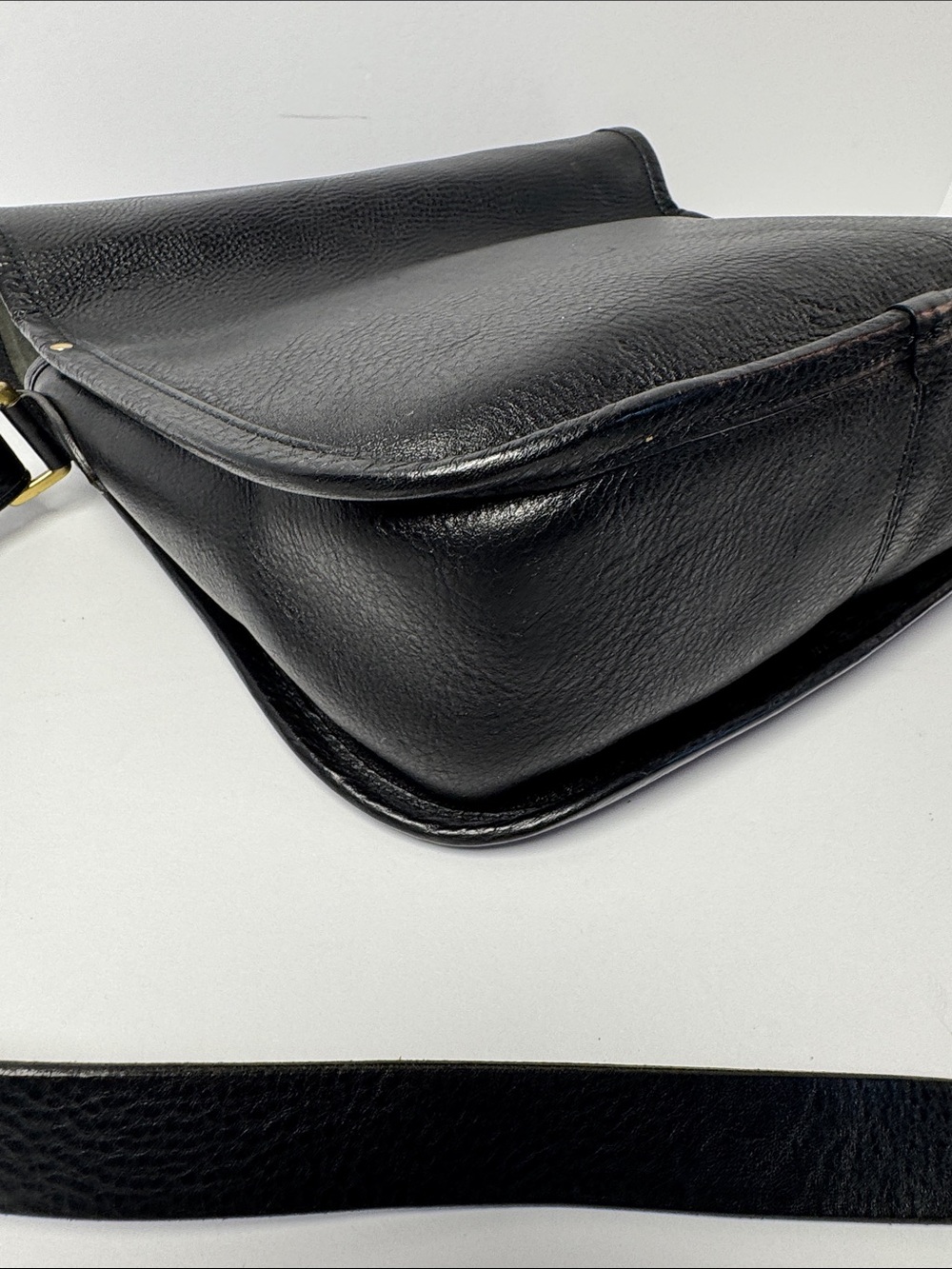 AGNES B. Minimal Black Pebble Leather Crossbody Saddle Satchel Bag  Roomy - Picture 9 of 16